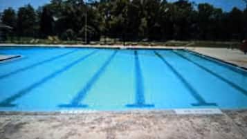 Een verwarmd zwembad