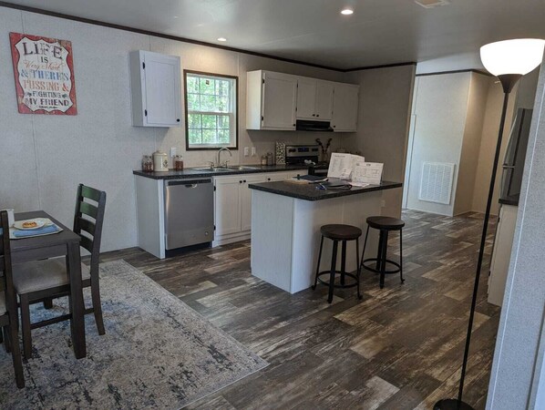 Fridge, microwave, oven, stovetop - "CORNER IN THE WILD" Beautiful Private Acre in Crystal River. (Crystal River)