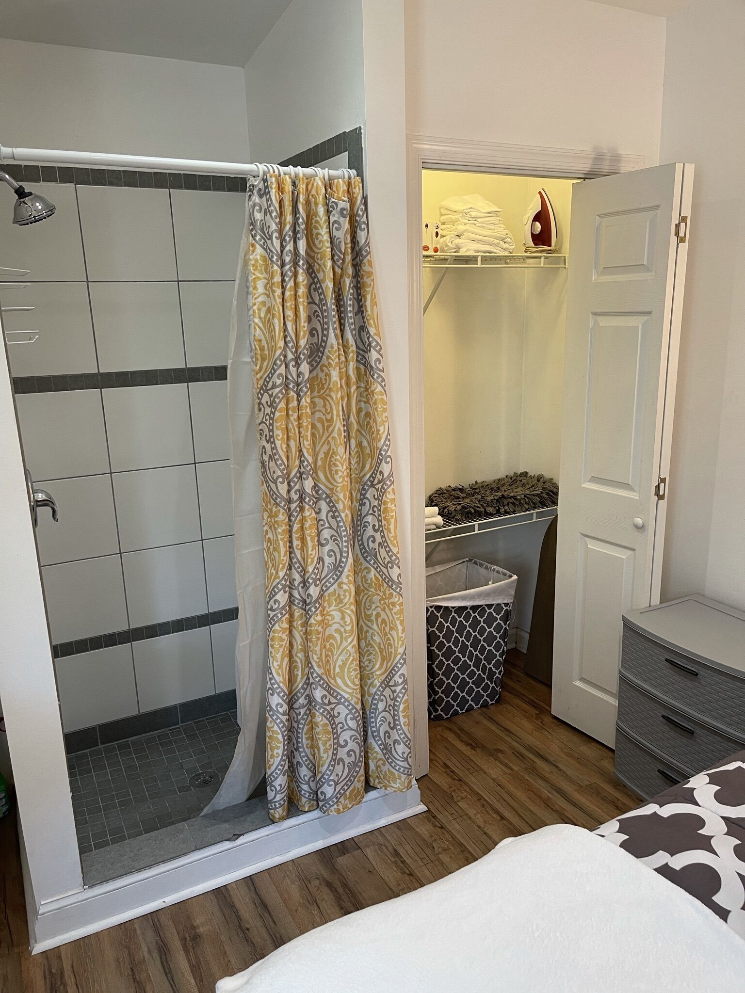 1 chambre, fer et planche à repasser, Wi-Fi gratuit, draps fournis