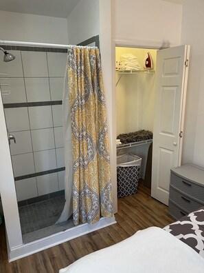 1 Schlafzimmer, Bügeleisen/Bügelbrett, kostenloses WLAN, Bettwäsche