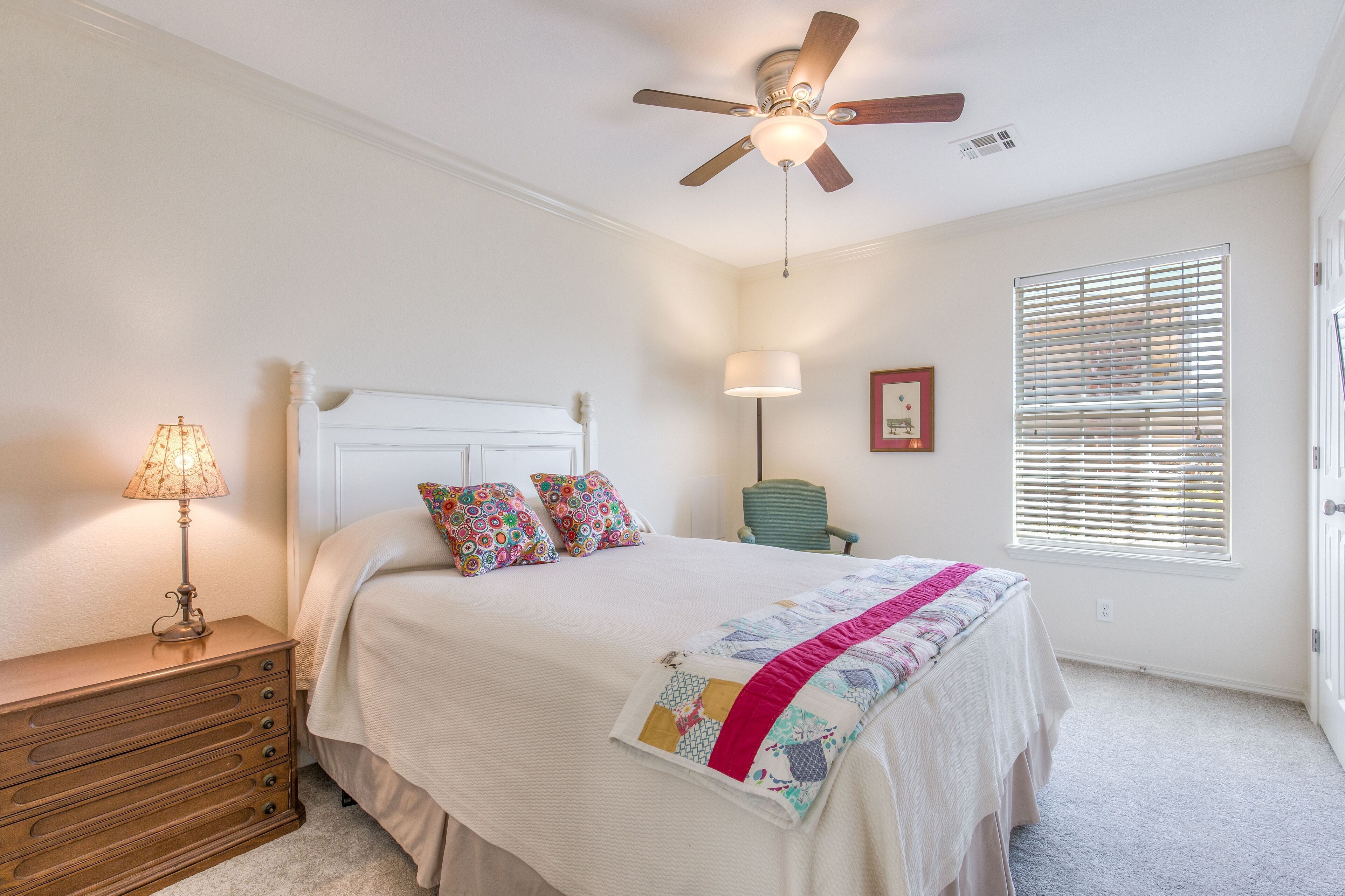 Bright, clean and comfortable. Family Friendly 3-bedrooms 2-full bathrooms