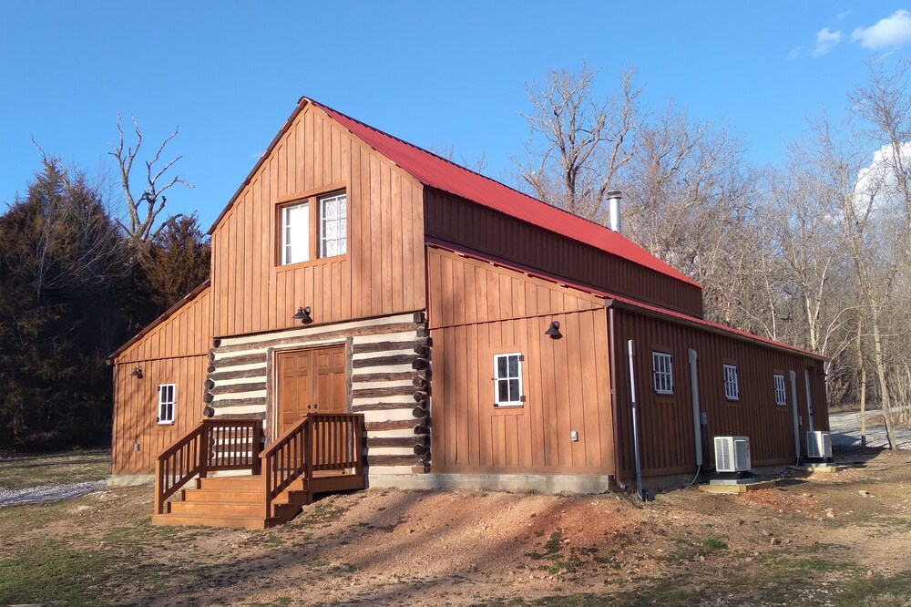 Cozy Barn loft on an herbal farm, come play in our spring fed creek!
