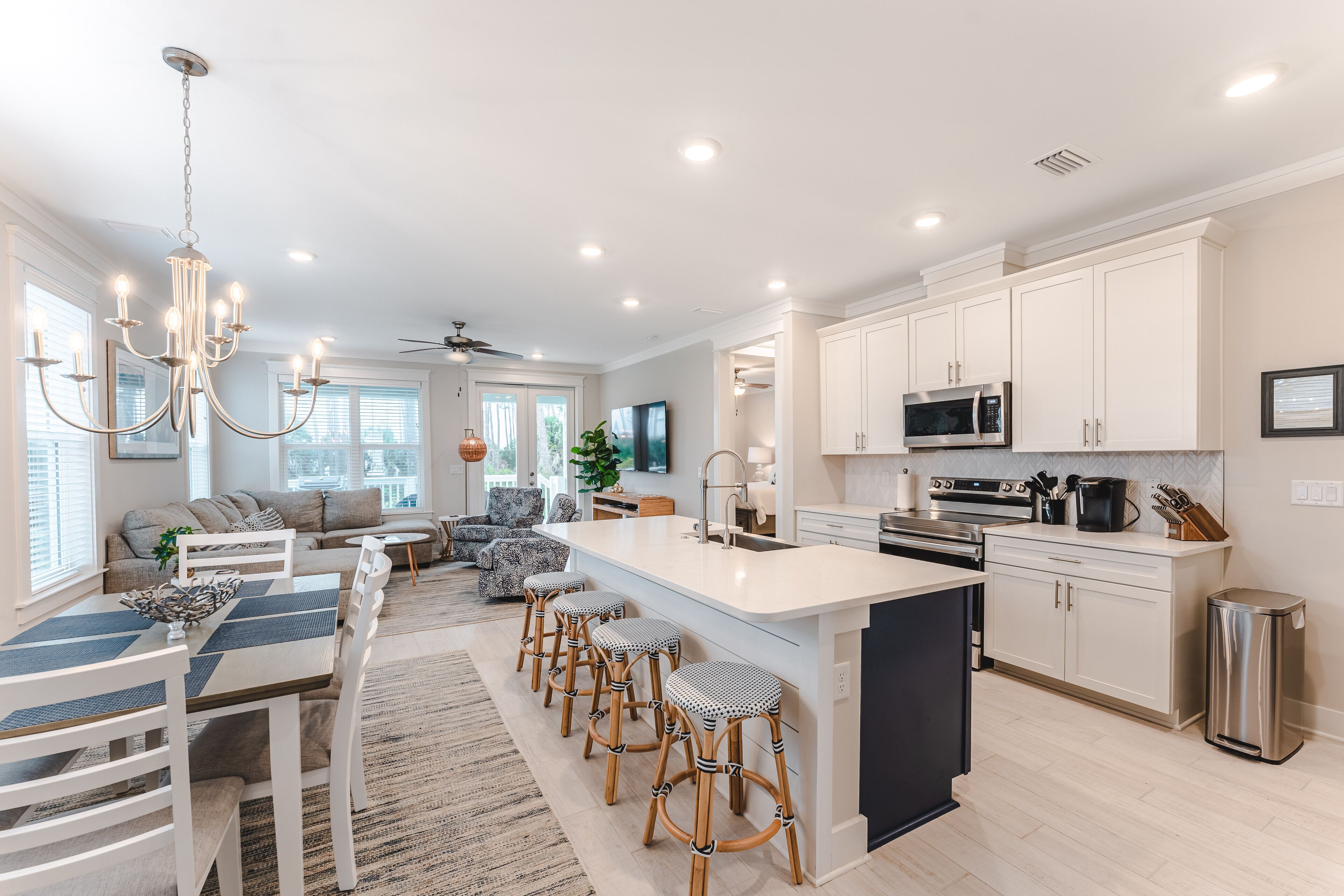 Sol Mate-  5/3.5 Community Pool/Pickleball Courts. Steps to beach walkover!