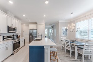 冰箱、微波炉、烤箱、炉灶