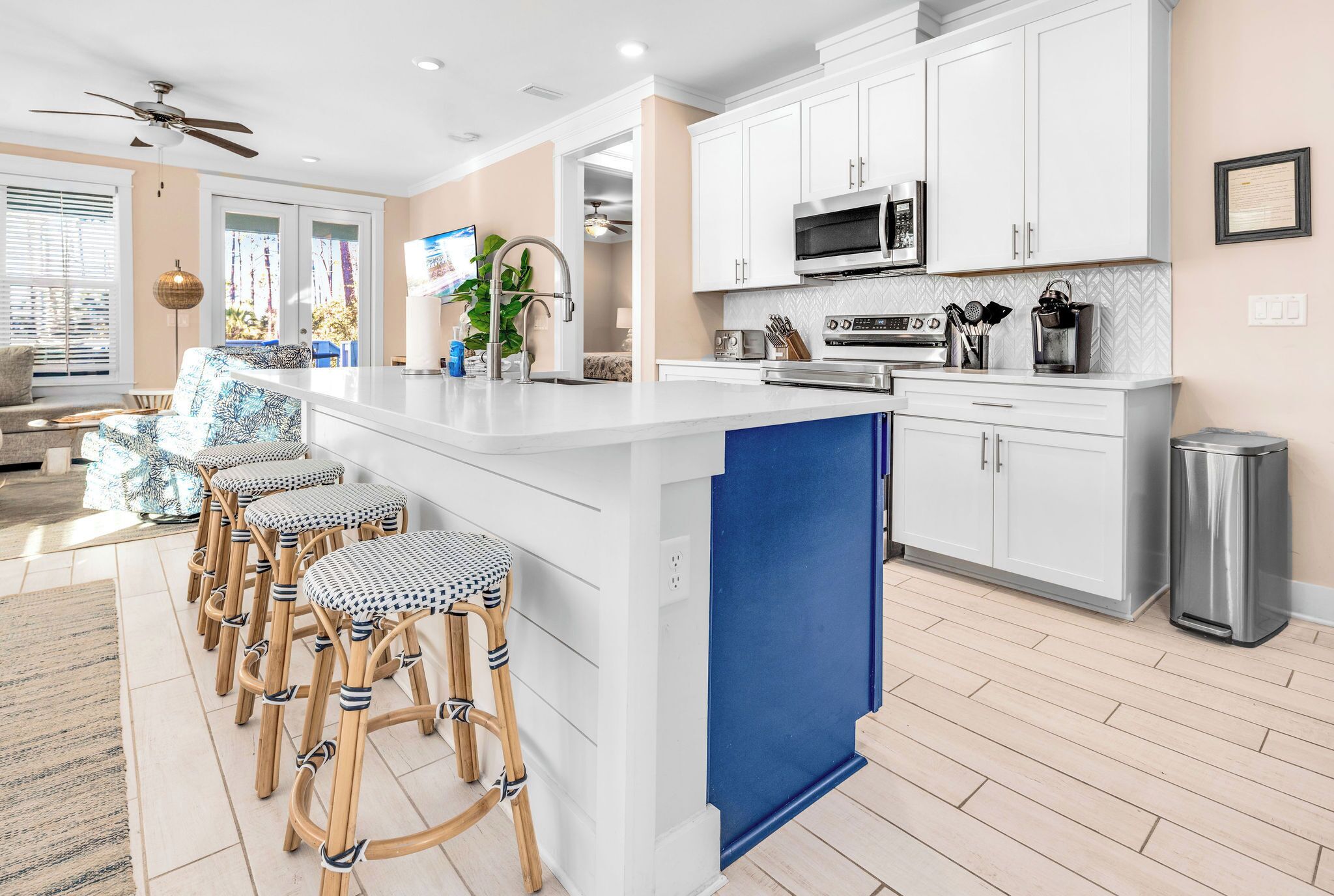 冰箱、微波炉、烤箱、炉灶