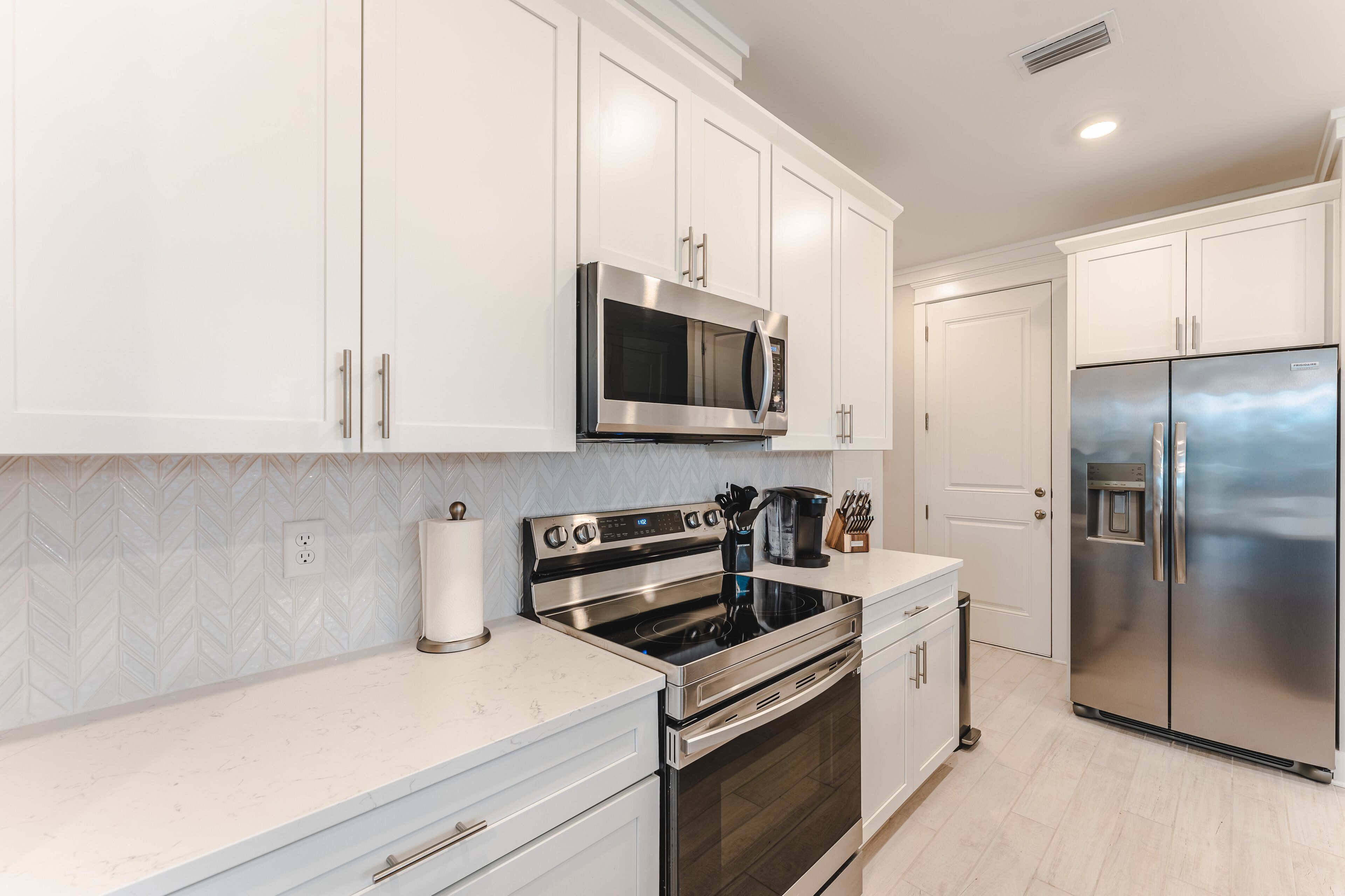 Sol Mate-  5/3.5 Community Pool/Pickleball Courts. Steps to beach walkover!