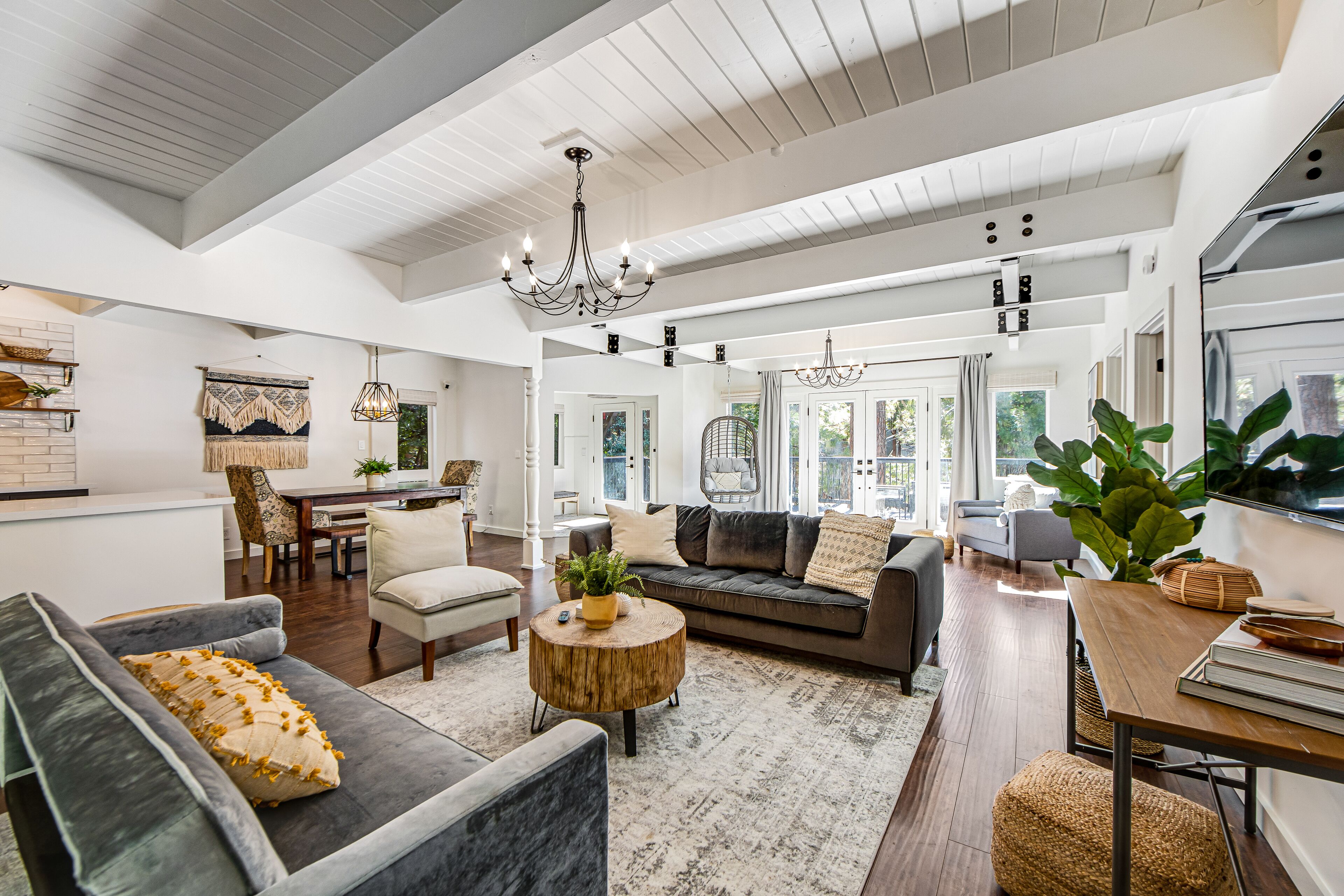 Stunning lakehouse lodge with a deck, fireplace, lush patio & lake access