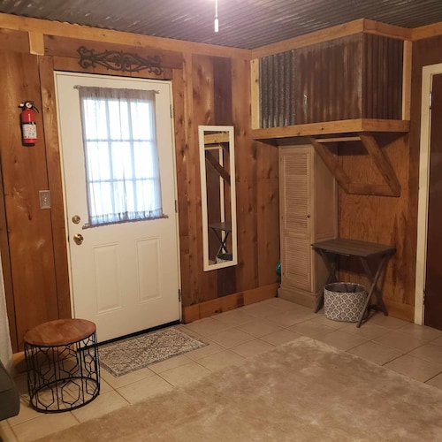 Guesthouse on private property near Lake Conroe