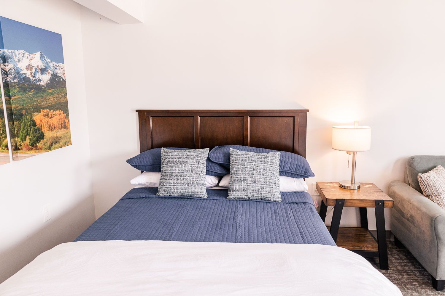 Single Queen Deluxe Suite | Premium bedding, memory-foam beds, desk, laptop workspace
