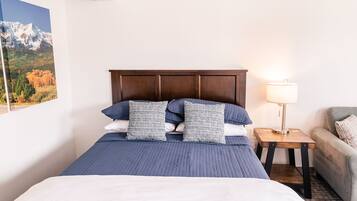 Single Queen Deluxe Suite | Premium bedding, memory-foam beds, desk, laptop workspace