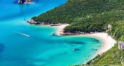 Sesimbra/80 meters beach/Small price/4 vacationers/dog accepted.