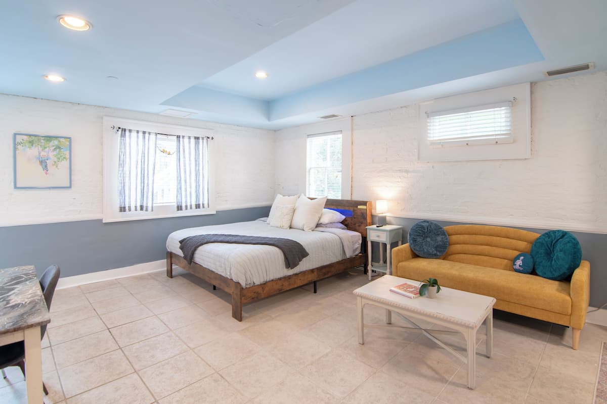 Studio Suite, Multiple Beds | 1 bedroom, individually decorated, individually furnished, desk