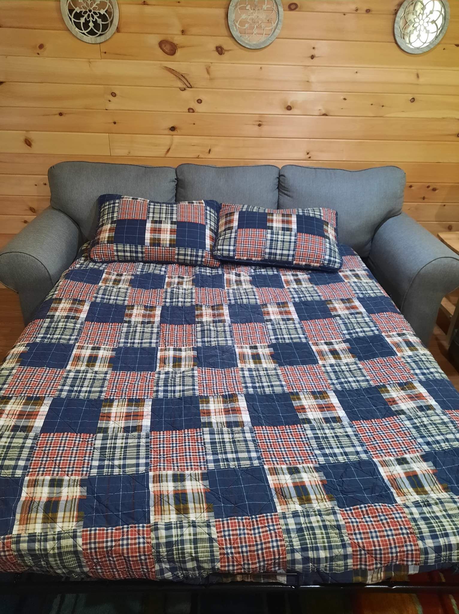 Riverside log cabin in WV- 5 min from Pinnacle Creek Connector