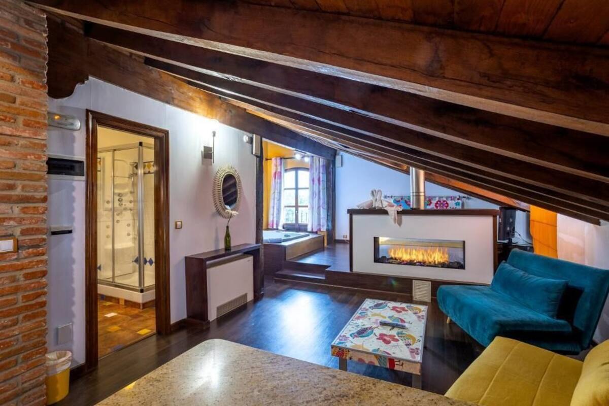 Deluxe Studio Suite (Jacuzzi)