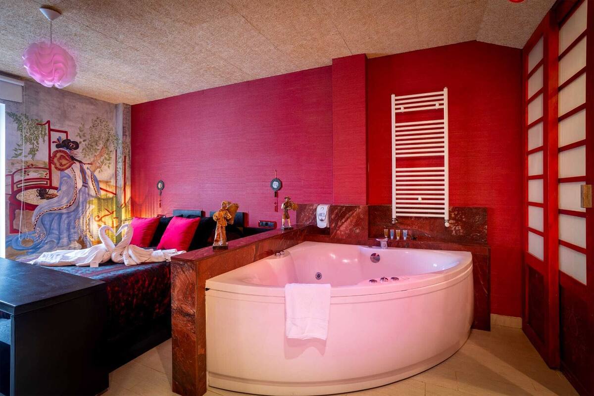 Deluxe Room (Jacuzzi)