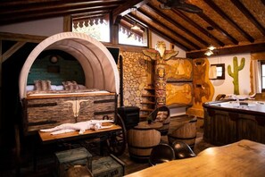 Premium bedding, down duvets, memory-foam beds, individually decorated - Posada la leyenda (Santillana del Mar)