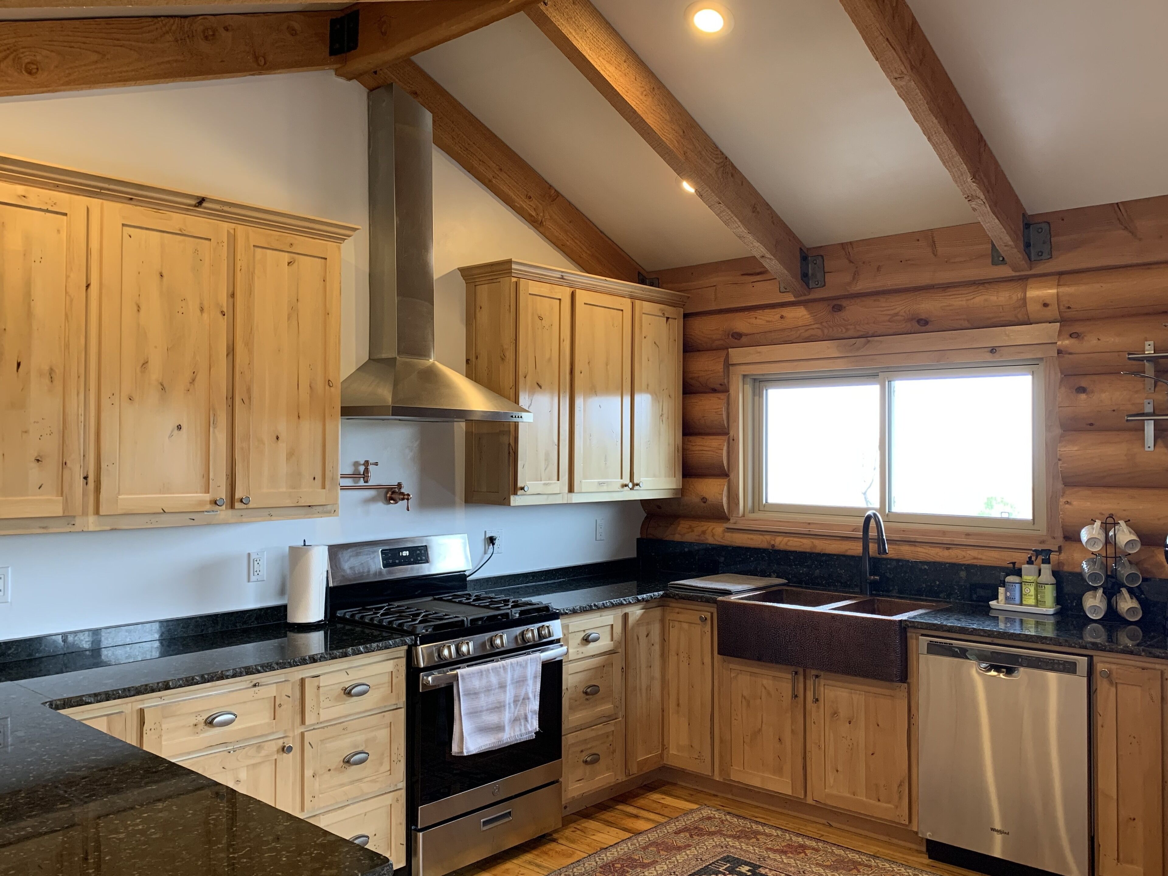 Luxury Cabin on 20 Acres with Mountain Views