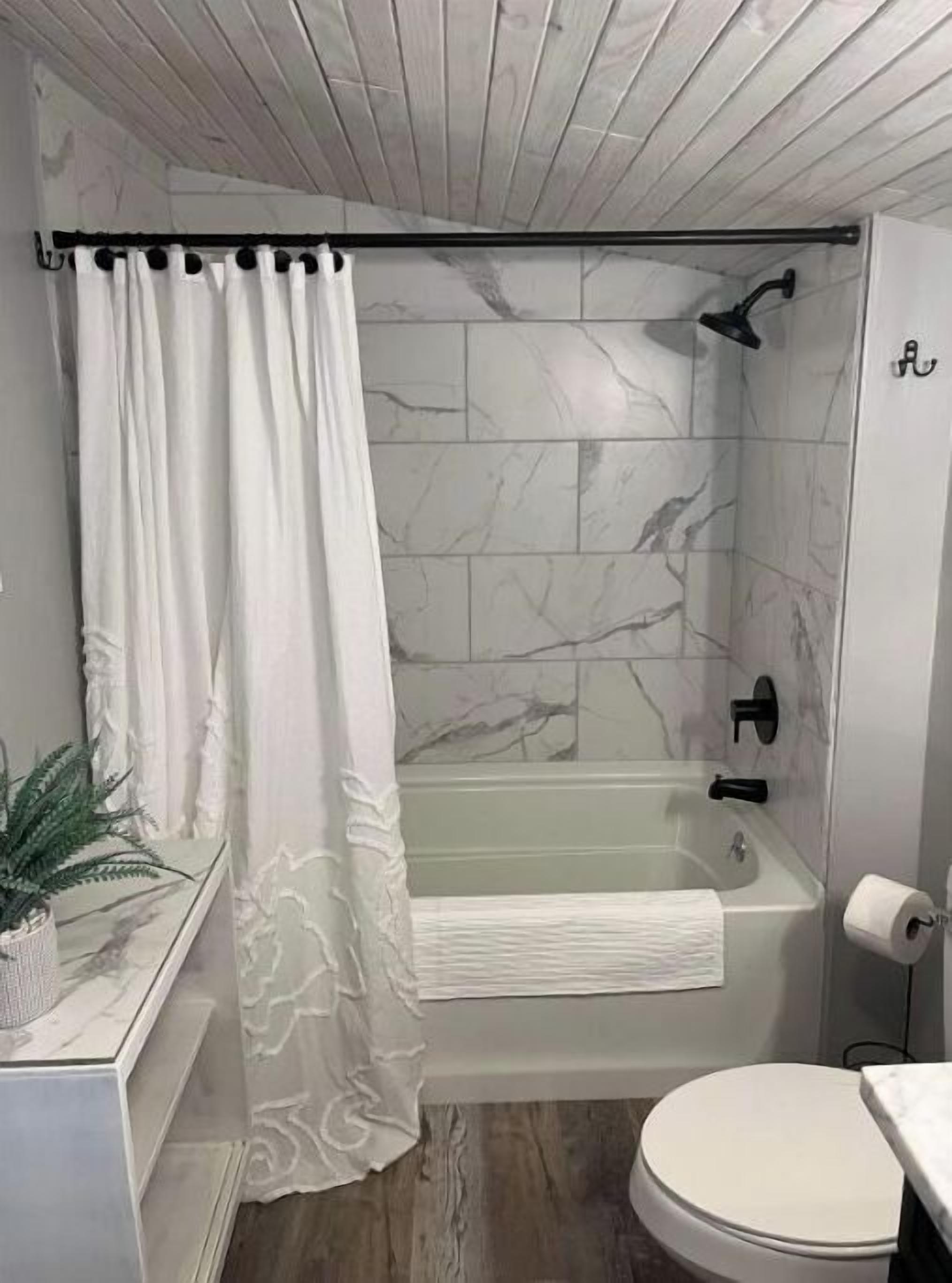 Combined shower/bathtub, hair dryer, towels, toilet paper