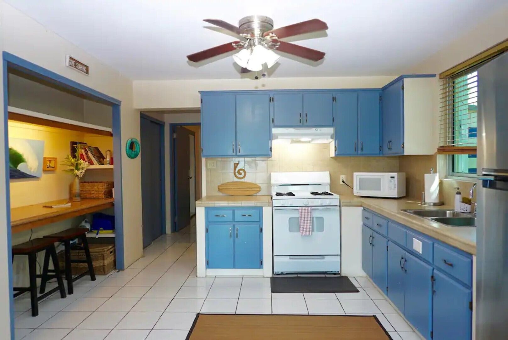 Mikroaaltouuni, uuni, liesi, talouspaperi