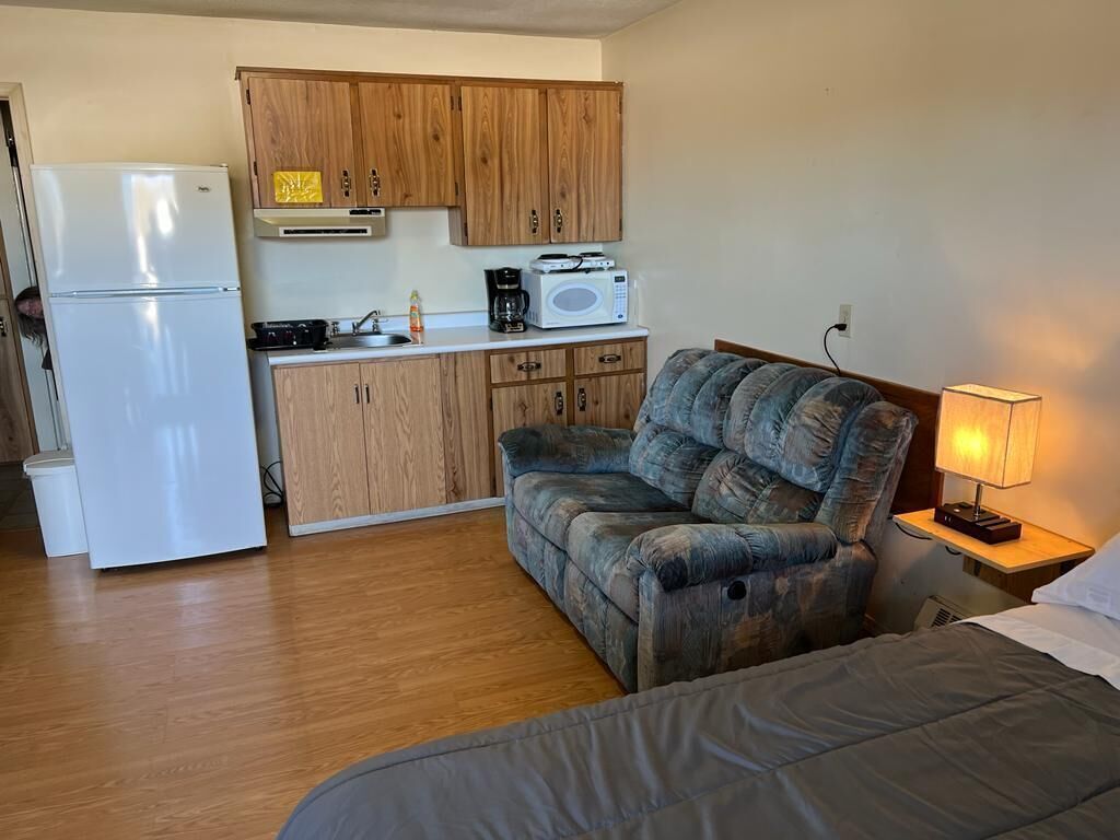 Desk, laptop workspace, free WiFi, bed sheets