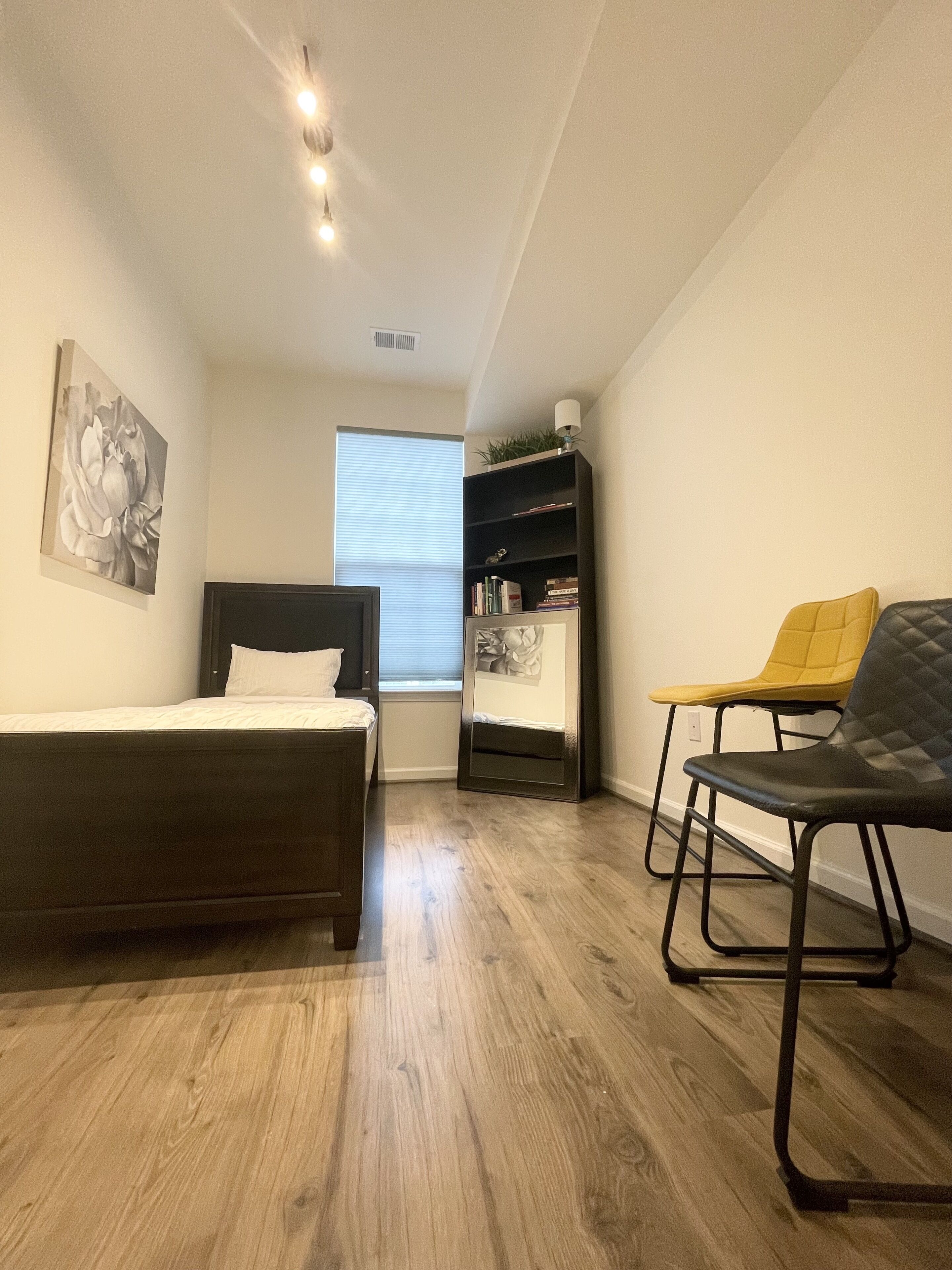  3 Bed | 3 Bath Townhome - 20 miles to DC!