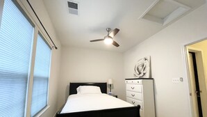 Unclassified image, 4 of 12, button - 2 BATH 2 BED + Office & Private Sauna Near Quantico, Fort Belvoir & DC (Woodbridge)
