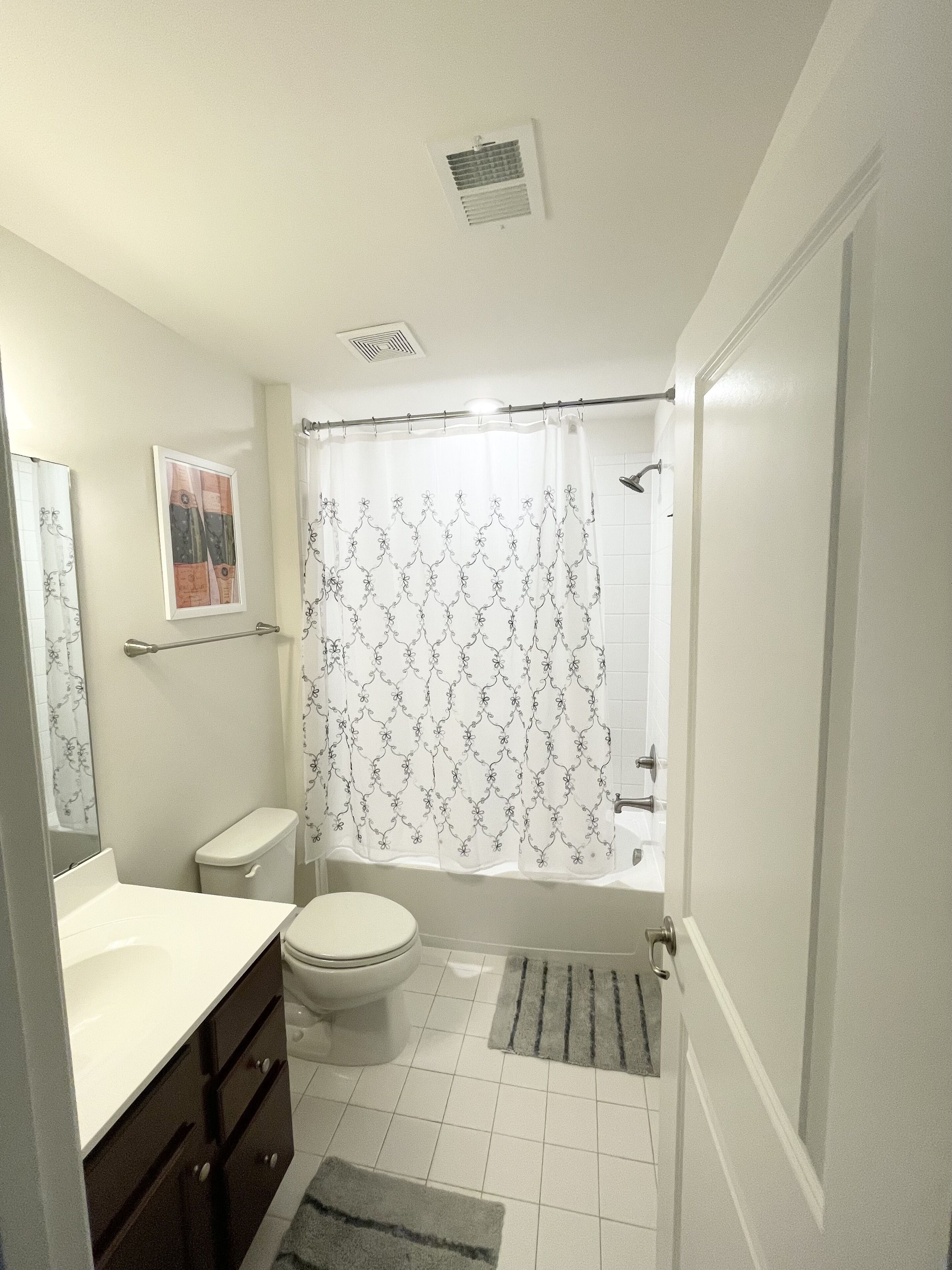  3 Bed | 3 Bath Townhome - 20 miles to DC!