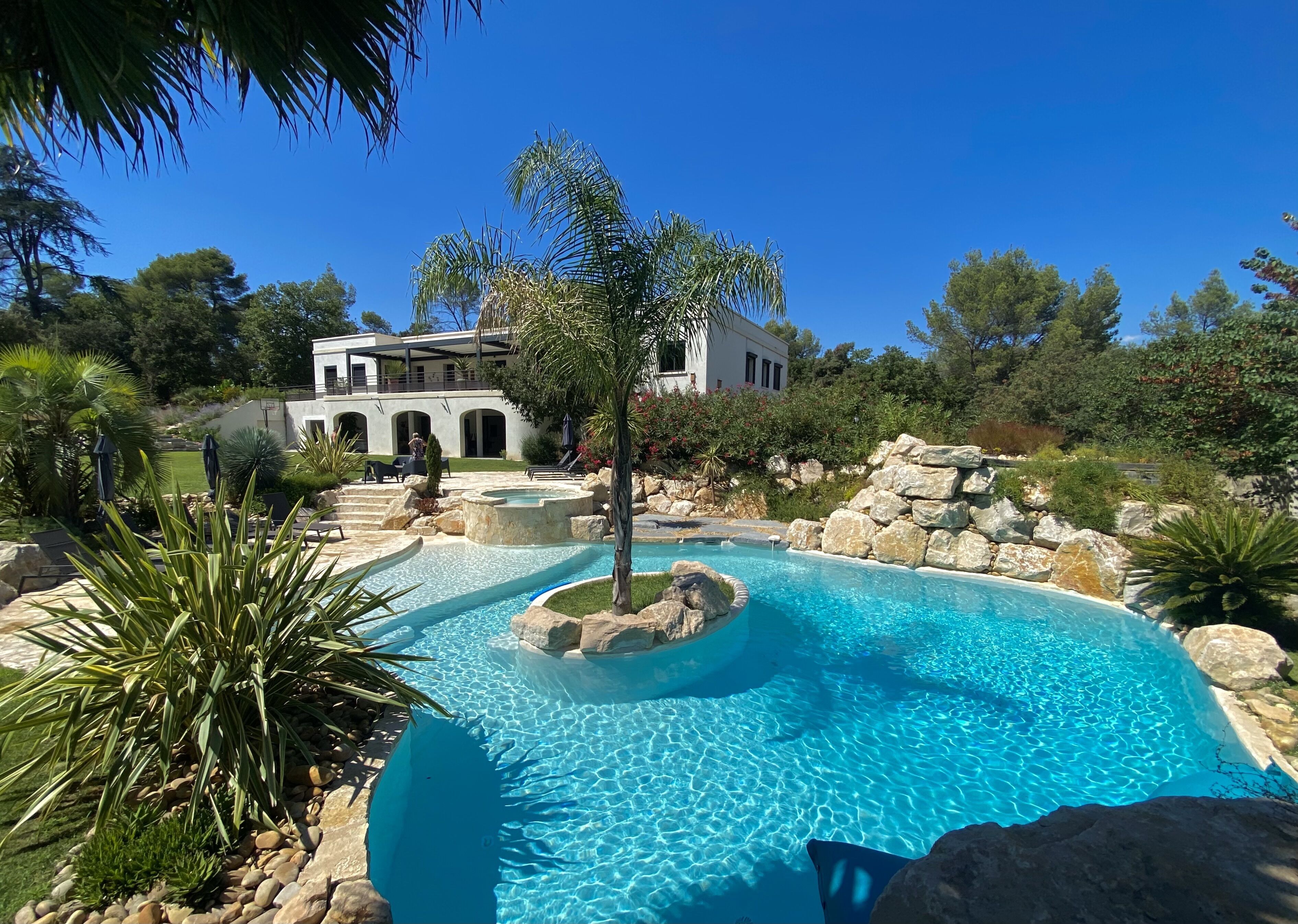 Villa d'exception de 650 m² sur 3 hectares avec piscine de rêve