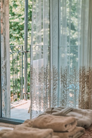 Quarto casal standard, varanda coberta, vista para a montanha | Terraço/pátio