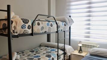 2 Schlafzimmer, Bügeleisen/Bügelbrett, Bettwäsche