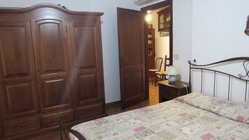 3 camere, una scrivania, Wi-Fi gratuito