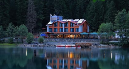 Savsat Karagol Hotel