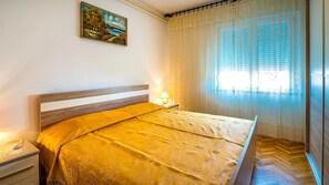 2 bedrooms, desk, free WiFi, bed sheets - Anica  A4 -  Apartment with two bedrooms (Baška)