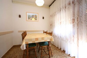 Dining - Anica  A4 -  Apartment with two bedrooms (Baška)