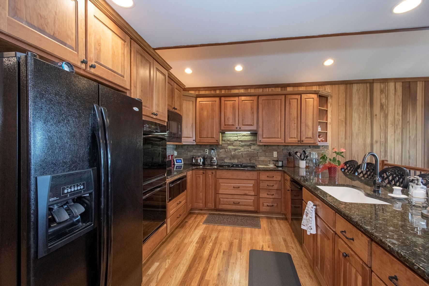 Valentine Manor with 3 states views only 5 minutes to town!