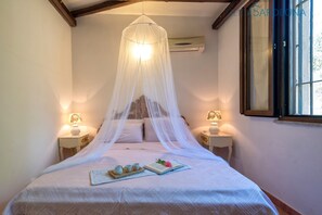 3 bedrooms, desk, iron/ironing board, travel cot - Cottage Soraya with independent swimming pool near Alghero and the beach (Sardegna)