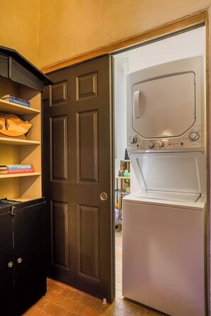 Interior - Best Location/ Walkable Neighborhood/ Gated Parking (Albuquerque)