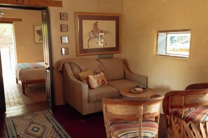 2 habitaciones, escritorio, tabla de planchar con plancha y wifi gratis 