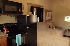 Interior - Best Location/ Walkable Neighborhood/ Gated Parking (Albuquerque)