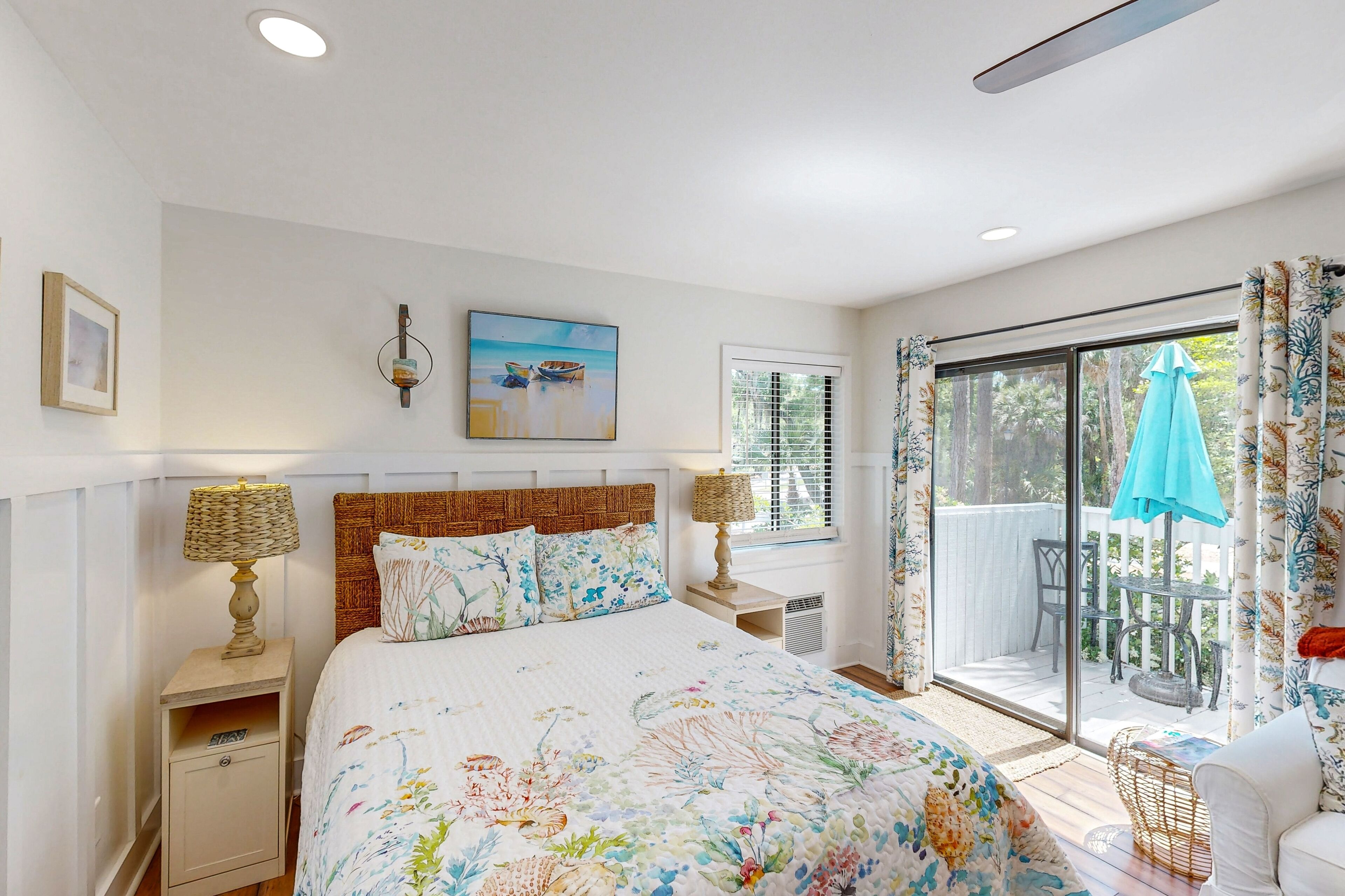 Lovely studio with WiFi, deck, private washer/dryer, and on-site golf