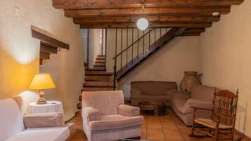 Televisión, chimenea y videojuegos