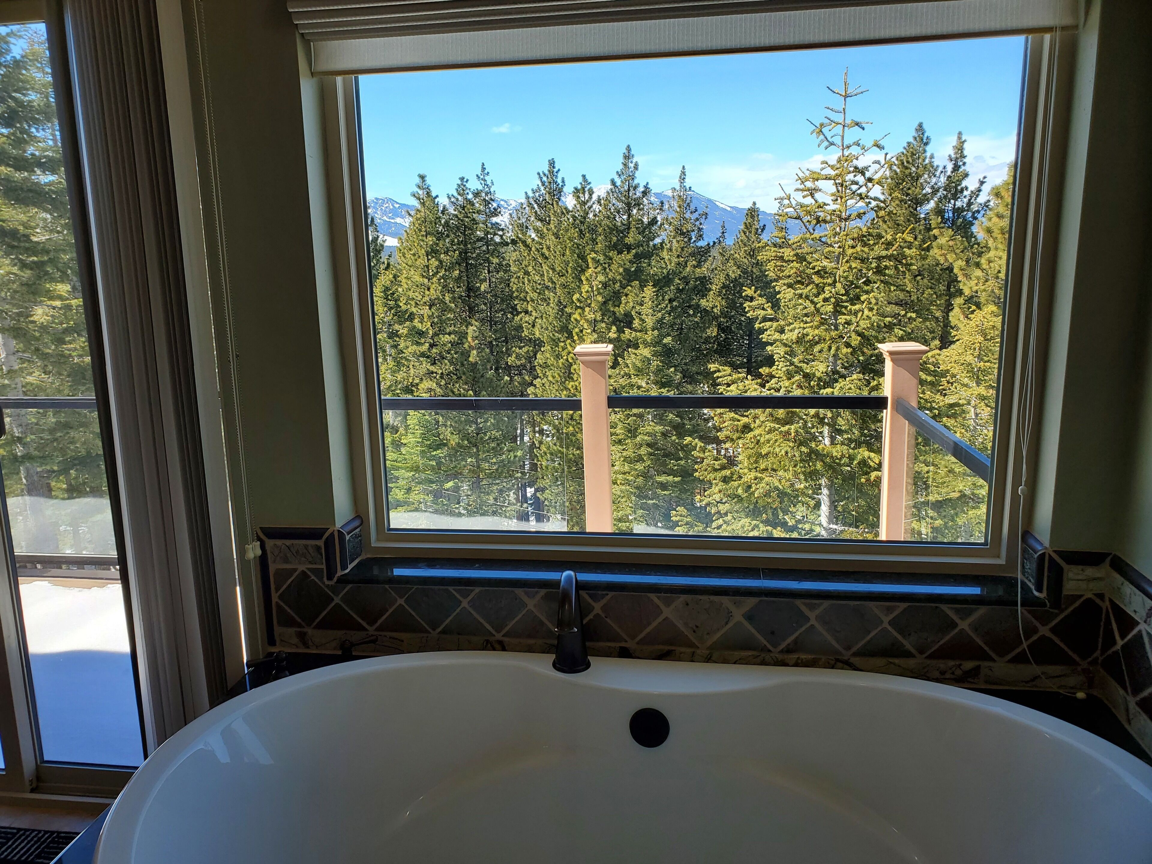 Luxury, Views, Hot Tub, Game Room, Close To Casinos, Lake & Skiing