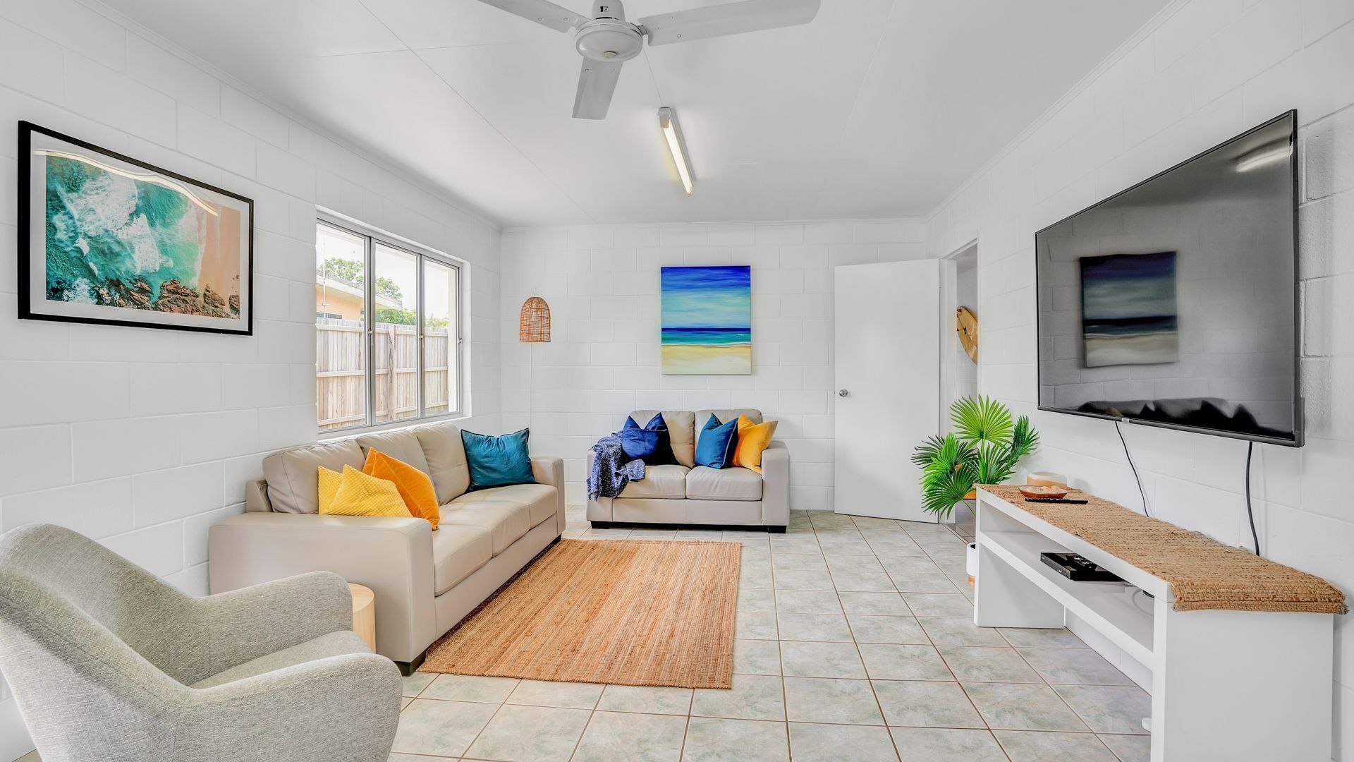13 Indigo Avenue - 'Indigo Sands' - Rainbow Beach. Beds made for arrival. Close to beach — image 7