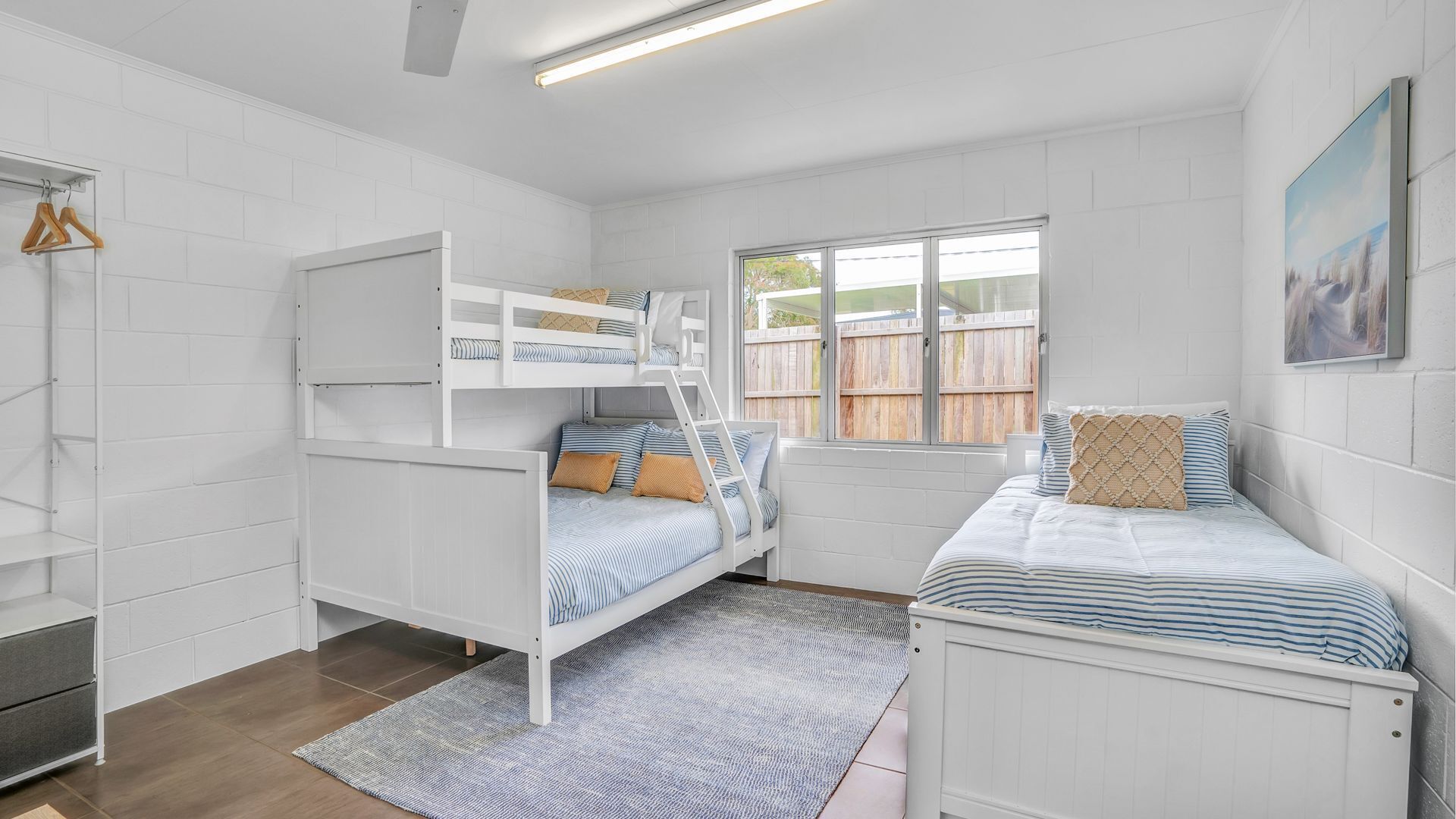 13 Indigo Avenue - 'Indigo Sands' - Rainbow Beach. Beds made for arrival. Close to beach — image 13