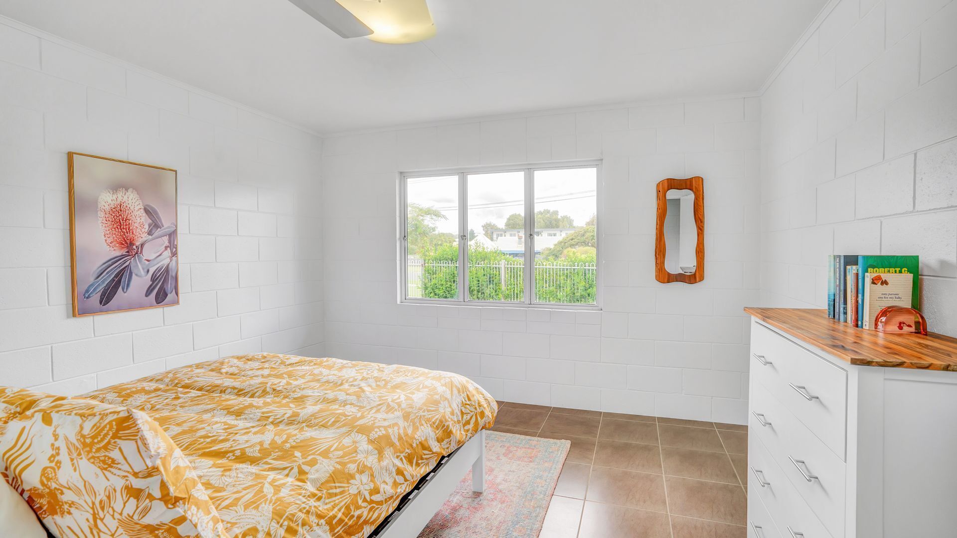 13 Indigo Avenue - 'Indigo Sands' - Rainbow Beach. Beds made for arrival. Close to beach — image 10