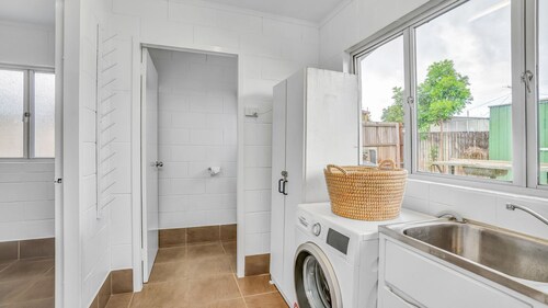 13 Indigo Avenue - 'Indigo Sands' - Rainbow Beach. Beds made for arrival. Close to beach