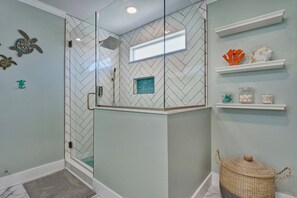 Combined shower/tub