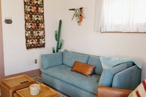 Smart TV, offices - Best Location/ Walkable Neighborhood/ Gated Parking (Albuquerque)