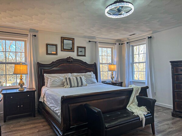 3 habitaciones, escritorio, tabla de planchar con plancha y wifi gratis 