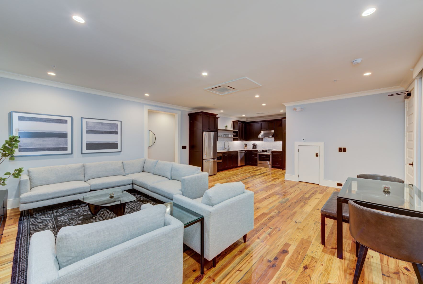Deluxe Two Bedroom Suite - Steps to King Street